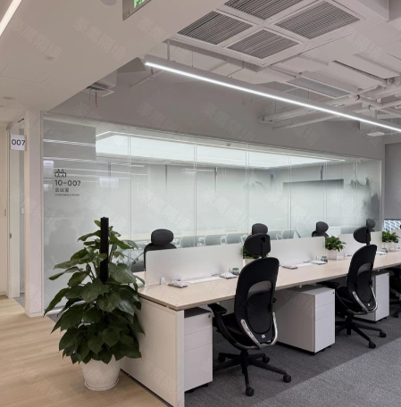 超越功能：現(xiàn)代建筑工裝設(shè)計如何重塑空間價值與生產(chǎn)力